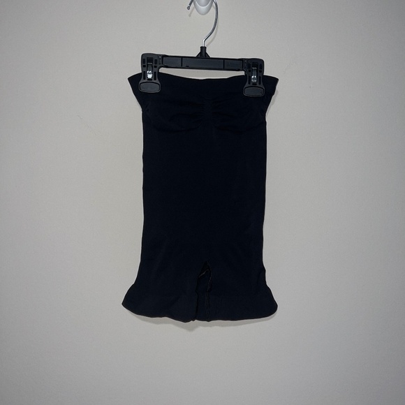 NWOT SKIMS SHAPEWEAR SEAMLESS SCULPT STRAPLESS SHORTIE BODYSUIT ONYX BLACK MEDIU - Picture 1 of 3